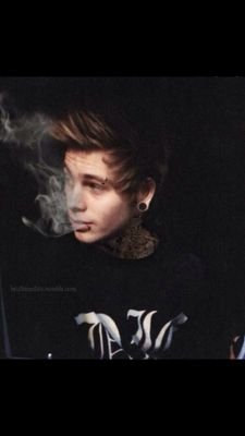 Its daddy. Tattoos and piercings. #single#bisexual#dms?#