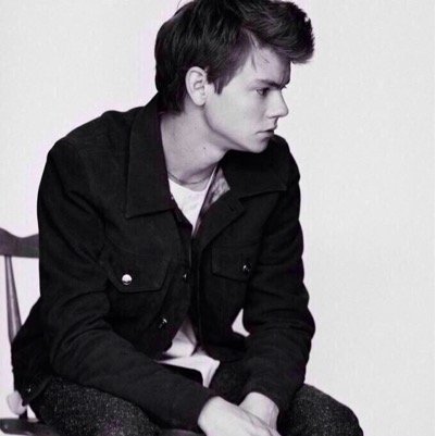 please follow me on my main acc - - @VOIDLOSER
