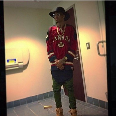 I love August Alsina
 Wattpad : AugusstThooo 
Kik : AugusstThooo
