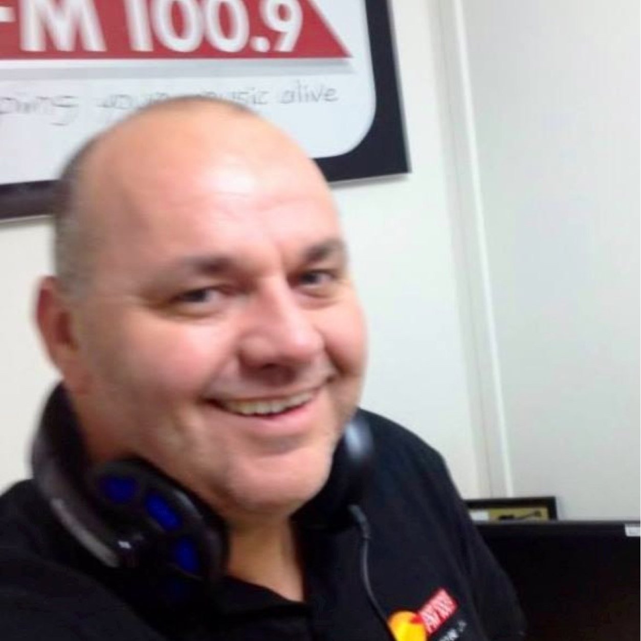 psfmJeff's profile picture. Radio announcer, music trivia nut, Rabbitohs tragic and lover of all things good about Australian life.