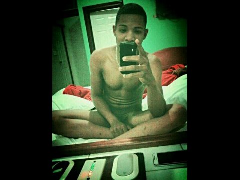 Detheronald's profile picture. No feo, no gordo y viejo muchos meno solo chico d 26 abajo y k ya saben