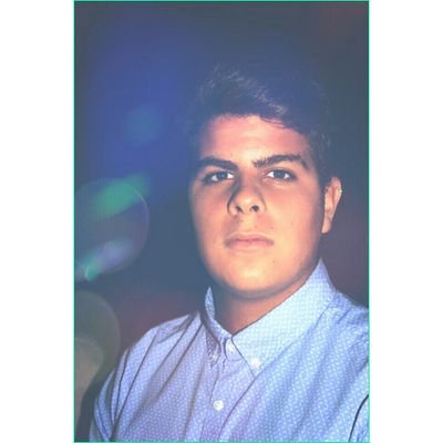 2 Bach . Sevillano del 97 , amante de los caballos , del flamenco ,de la semana santa y Rociero :) instangram :antoniosantos1997 ¡En el mejor de tus sueños !