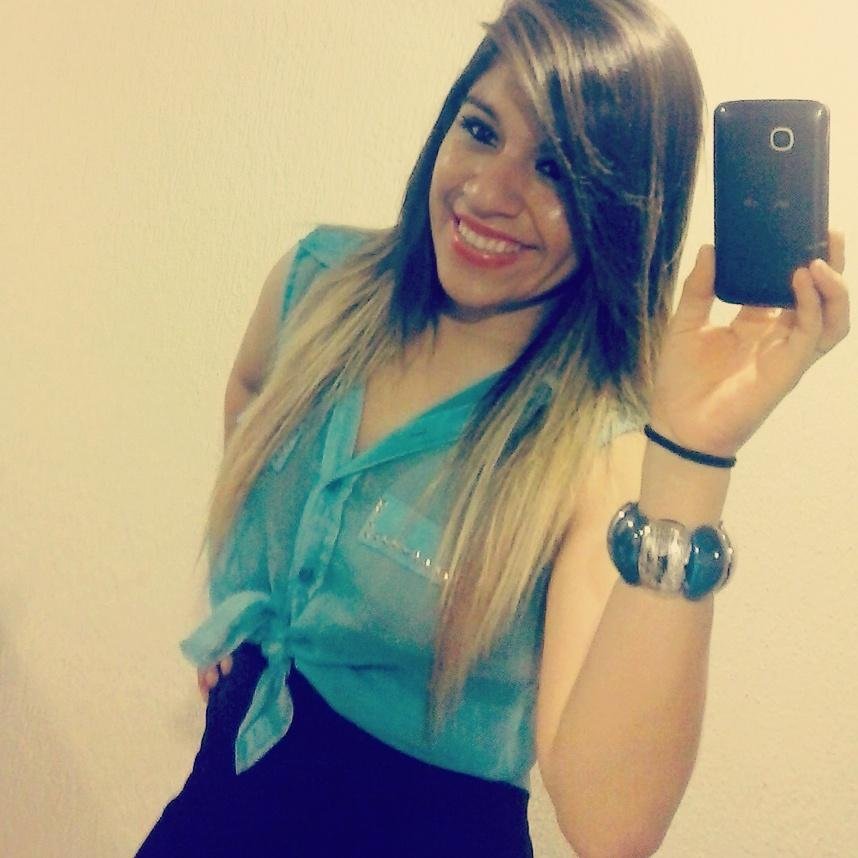 Pienso en vos♡y miro las estrellas☆♪♛☜
#Facebook: Yessica Borda
#Instagram: Yessica_Borda