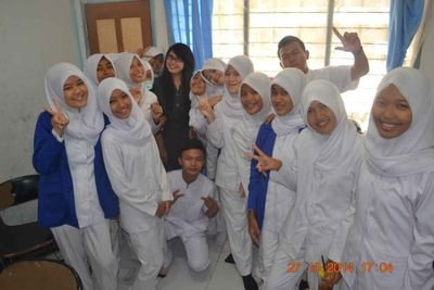 kelas biduan terdiri atas 4 cowok dan 23 cewek (@smkes) | wali kelas kita guru fisika yang cantik,baik, dan tidak sombong, Ibu Endang❤ | Don't Judge My Class!☺