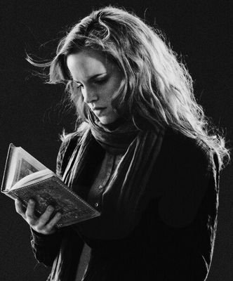 ¡Gryffindor! Hija de muggles a mucha honra. Mejor amiga de Harry y Ron. Los libros y la inteligencia no lo son todo. Prometida con el amor de mi vida.#Potterowl