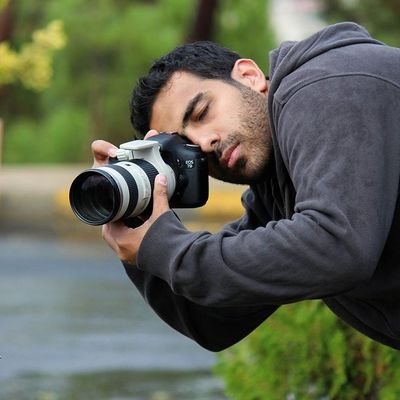 مخرج ومصور ومصمم جرافيك ... عشت 9 سنوات في بيروت ... 6 بالشام 5 بالعراق 4 في الاردن =24 سنة (جامعة الدول العربية )