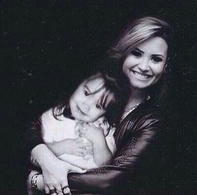 Fenerbahçeli Demi ve Jonas hayranı Atatürkçü bir genç. - My idols Demi Lovato and the Jonas Brothers. Kemalist younger Fenerbahce fans.
