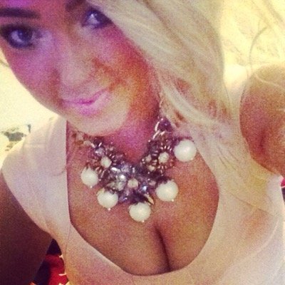 21. High End Fashion Marketing Manager. Hair & Beauty Business Owner. Instagram: ellarosedavies93.