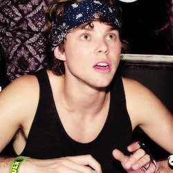 i gave you a free follow to help you gain so follow @damnastxn for me please