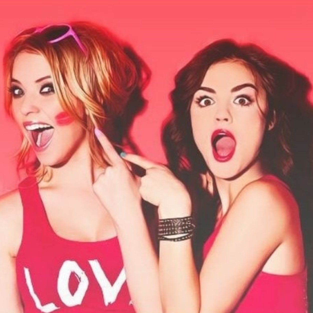 R5,A&A,Zendaya,AustinM,DoveC,BellaT,BeckyG,LittleM,PLL,The Vamps,Bethany M.#Rauslly,Music=life,deeply romantic.On Juliets balcony,dreaming of being a singer.!