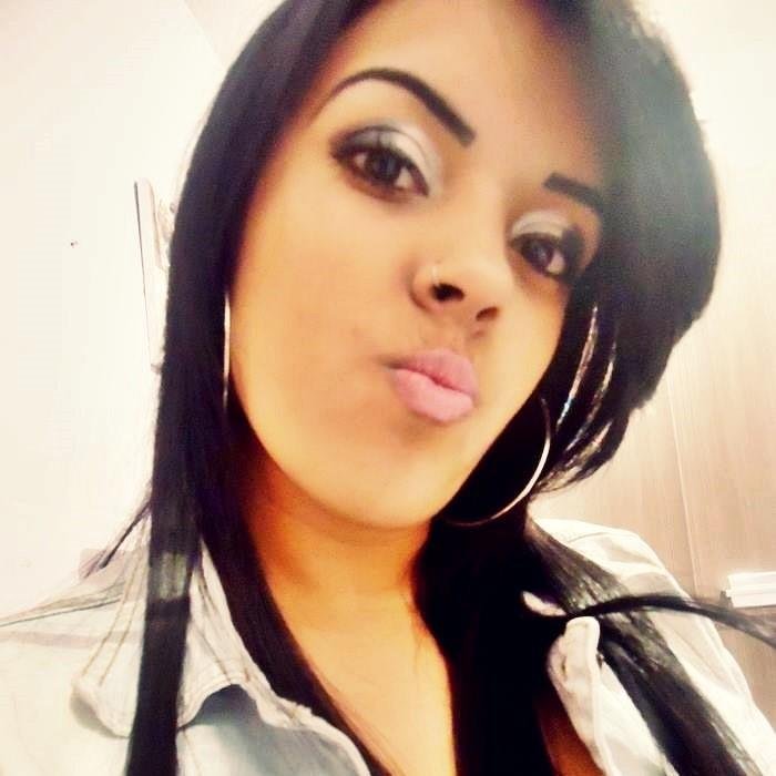 Prefiro ser alguém como todos esses defeitos que eu tenho do que fingir ser alguém que eu não sou ! ;]] Brunno Ferreira ♥