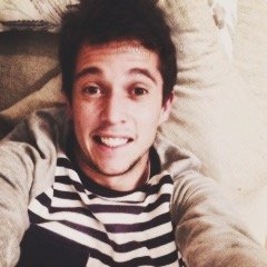 porvocepequeno's profile picture. Amor é pra sentir, não pra entender