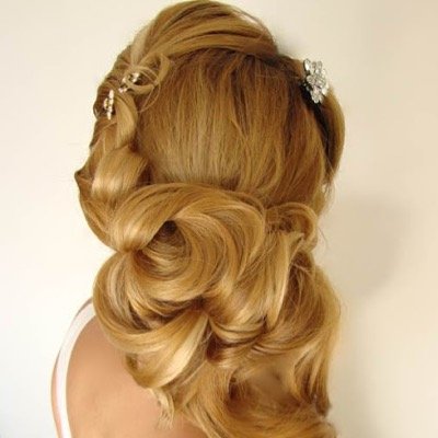 Freelance hair stylist, merseyside. Will travel to you! 7 years experience in hairdressing. Send me a message to book your appointment.