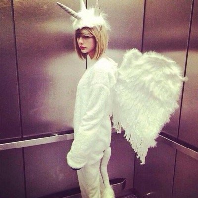 I follow back swifties :) @ivonne1399