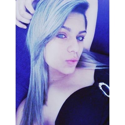* Um anjo do céu que trouxe pra min é a mais bonita a joia perfeita [...] @1_cigarret , Giovana melhor amiga ❤
