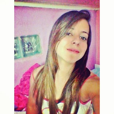 Ela é uma mulher menina que precisa urgentemente ser mais forte ♫