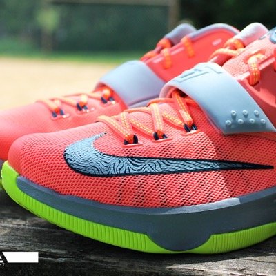 We tweet basketball information. Upload basketball players kicks of the game. To have your kicks of the day uploaded, email us below.