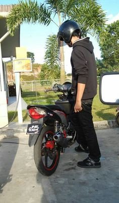 ynisyhrzl's profile picture. who need bio while i can be anyone i want to be .