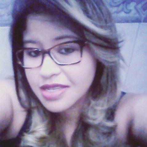 Sou directioner sou tímida ao estremo e gosto de pinta o cabelo de colorido gosto de chama atenção rsrsrs e sou muito estilosa kk gosto então mi segui