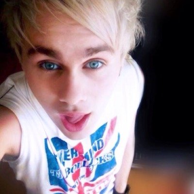 cuddlingwithmgc's profile picture. Follow @mikeyskittenX please