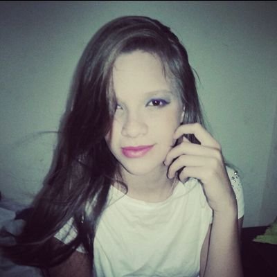 Cada um que passa em nossa vida, passa sozinho porque cada pessoa é única para nós;  e nenhuma substitui a outra! ;]