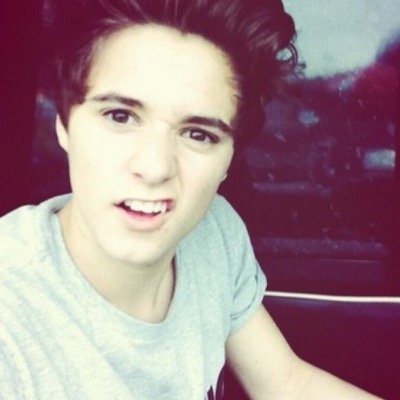 go follow @kinkyforbradley and tweet them for a fback :)