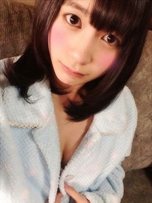 エッチな写真欲しい人私のお願い聞いてくれたらあげるよ(///ω///)♪