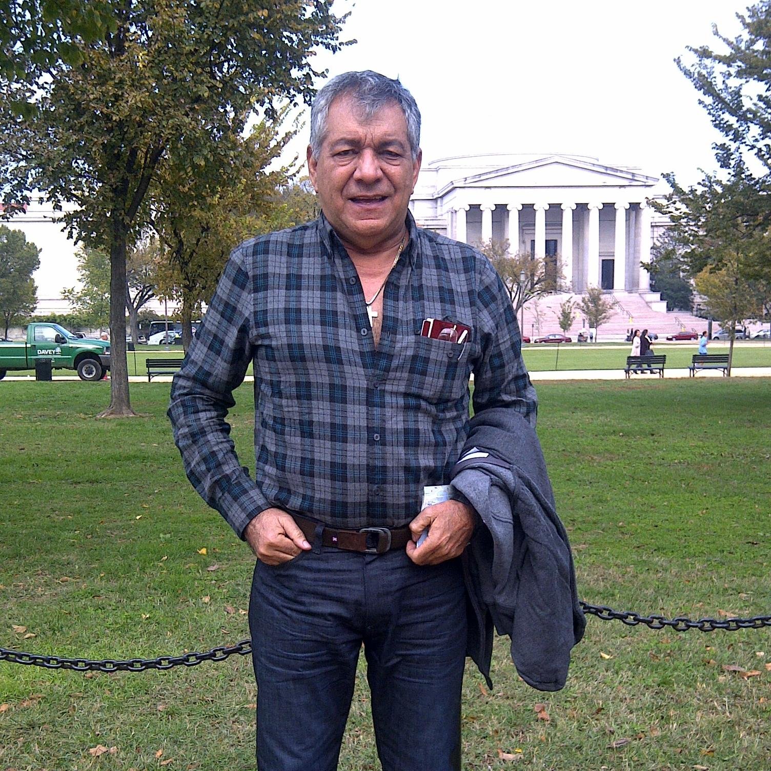 Titulo Univ. Administración Educativa y Esp. Gerencia Educativa. Ex Jefe de Zona Educativa, Ex Director Asuntos Indigenas y Ex Diputado Estado Bolivar Venezuela
