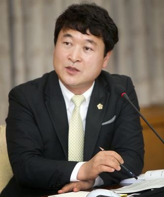 3214pbc's profile picture. 신탄진에서태어남/ 신탄진용정초-신탄진중학교-보문고등학교-충남대행정학과 졸업 /대전광역시의희의원/ 대전시의회교육위원장/대전광역시의회예산결산위원/더불어민주당교육위부위원장/대전시도시계획위원/대전시버스위원회위원장/대전시교육청교육복지협의회위원