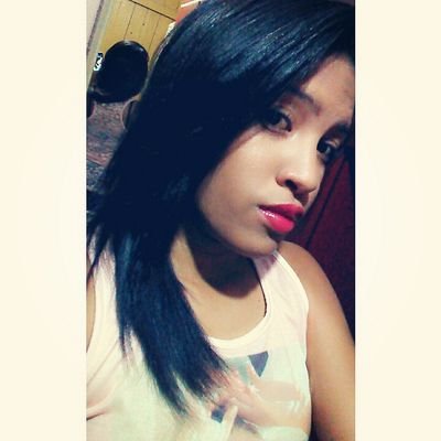 Eu amo as palavras, mas sou completamente apaixonada por atitudes...