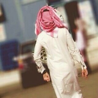 هل من احد $' : يخبرنيّ بِ انهُ يستَلِذ في مراقبَةِ ما أكتُب , وينتظِر وقتَ حضوريّ أكثرُ مِن انتظآرهه لِموعدِ أكلِة $'