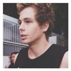 Follow @dirtymindlrh and tweet her for a DM to luke Hemmings :-)