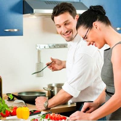 Unique cooking classes with talented chefs. Enjoy the experience directly at your place !