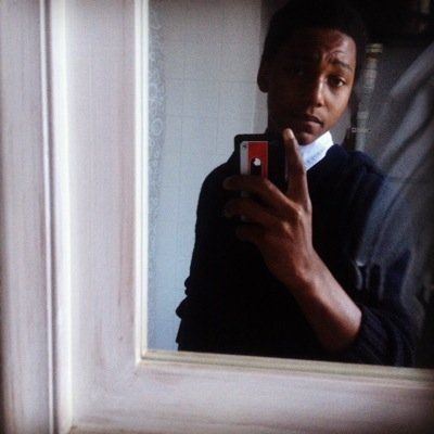 Just a chilled guy, with a chilled mood and cool groove. Passionate boxer, skater, poet, Dj and geek haha