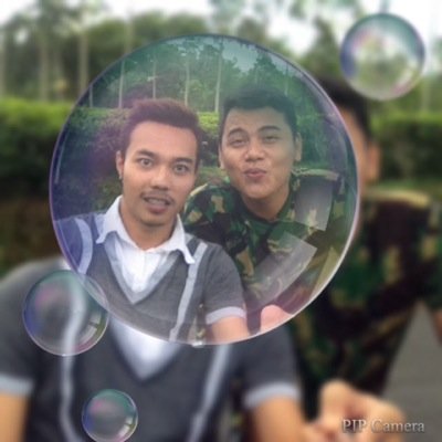 Jadilah orang yg bisa bikin orang lain bahagia , bukan bikin orang laen bersedih