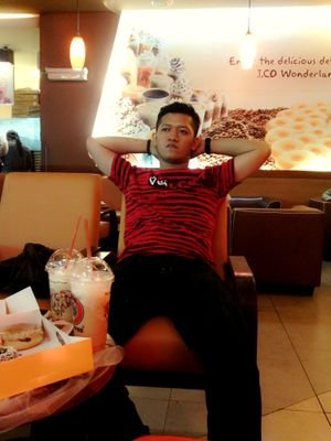Bermimpilah setinggi langit... Jika engkau akan terjatuh,Engkau akan jatuh di antara bintang-bintang.