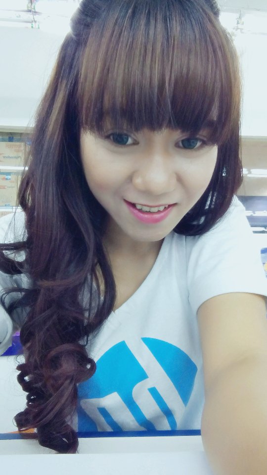 iyutt_'s profile picture. Saya seorang wanita sederhana|absurd|berimajinasi tinggi|mencintai tawa|pengagum sepi