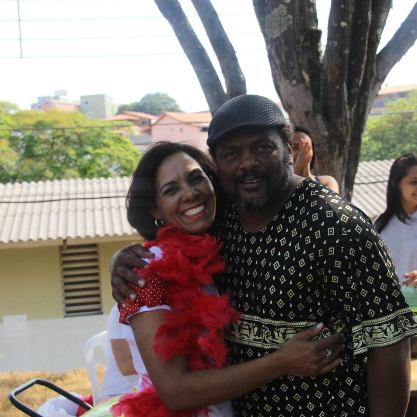 Abençoada por Deus, esposa do Eder, mãe da Ra, Rhu e Ri, Escritora do BIROSCA QUER FUGIR DE CASA (mascote/Parque municipal de BH) contadora de estórias.