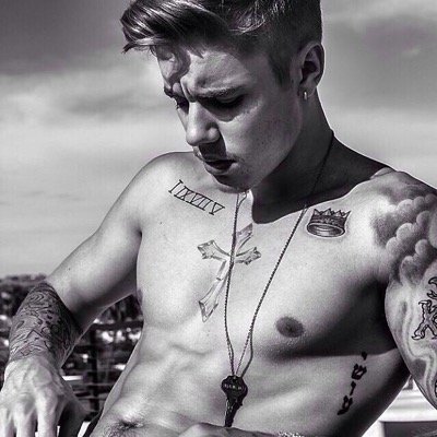 VOTE FOR OUR BABE BECAUSE HE NEEDS TO WIN #MTVStars Justin Bieber - follow @mylifeasfalak and @hashtagdaaniac please bc they gave you this free follow