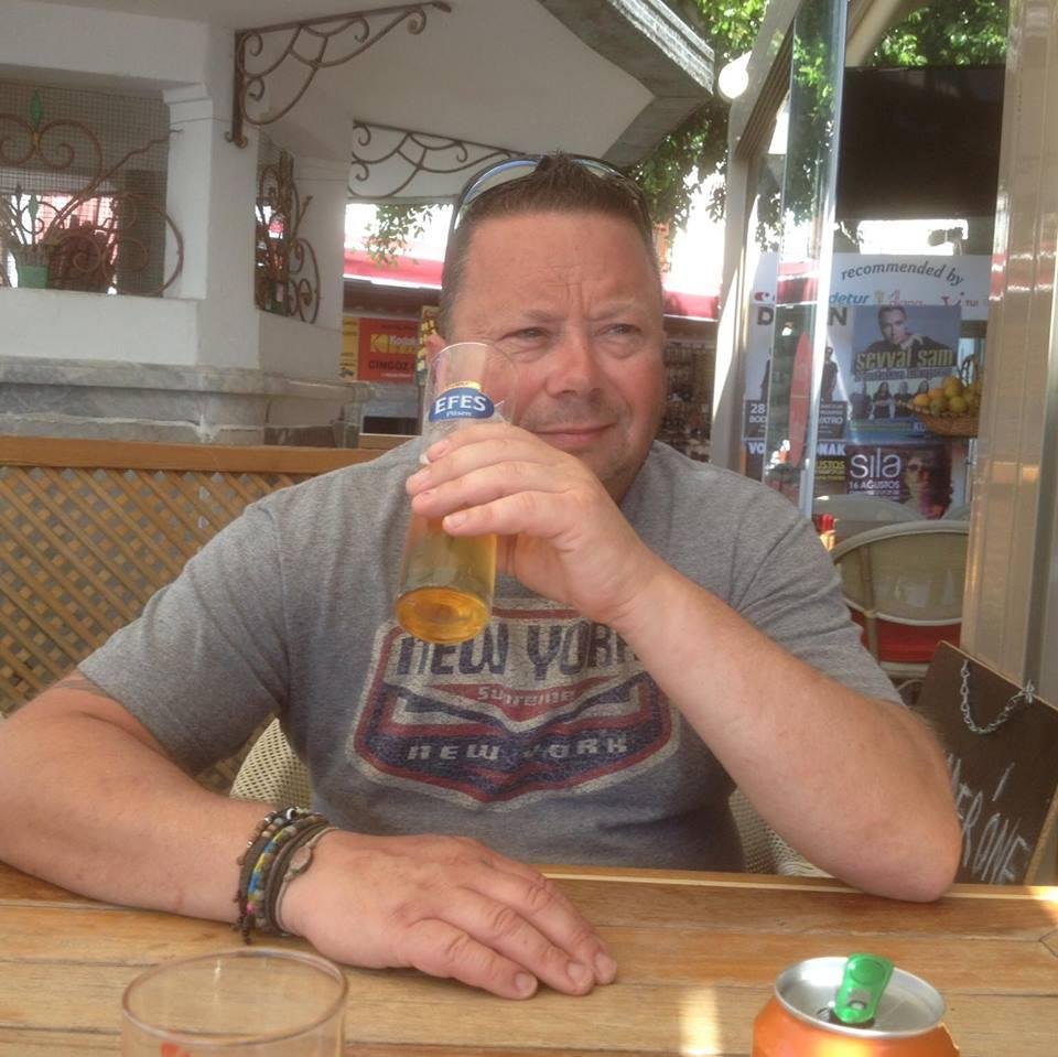 stevenuttie's profile picture. ive no idea what im doing on twatter