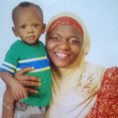 BusrahAdeola's profile picture. A wife, a mother, a confectioner. I write sometimes, I love arts, literary works and TV shows. My name is Busrah Adeola Adelakun-Adeniji, CEO @Cakesbybusrah.