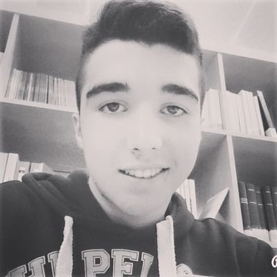 Adolescente 14% 
Rap:Wiz khalifa,Eminem,nach,50cent,ivan nieto
Fútbol:Cheslea,Real Madrid,Lugo,UD PASTORICENSE
TERRA GALEGA♥

Señor marihuana no fumo policia
