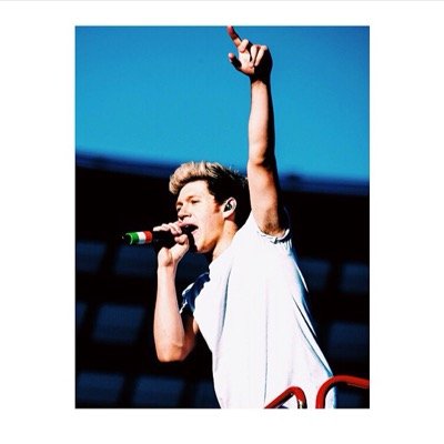 follow @niallofcourse she follows back