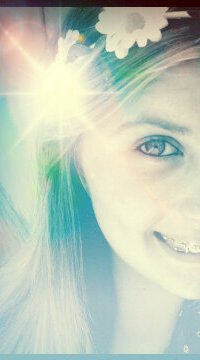 PatriciaT0520's profile picture. Lag eerder oor-en-oor vir dieselfde dom grappie as wat jy oor-en-oor huil oor dom mense♥