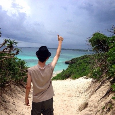 Camedsujillo's profile picture. So many things become beautiful when you really look.