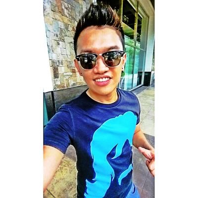 Virgo. Singer. Vain.