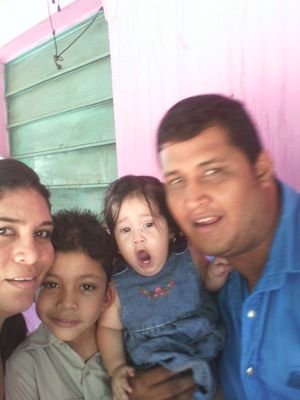 Servidor de Dios primero que nada y fiel a mi familia empréndedor y trabajador cíen por ciento aleluya gloria a Dios.