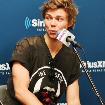 CLICK THE LINK TO HELP ME MEET 5SOS THANKS SO MUCH IF YOU DO