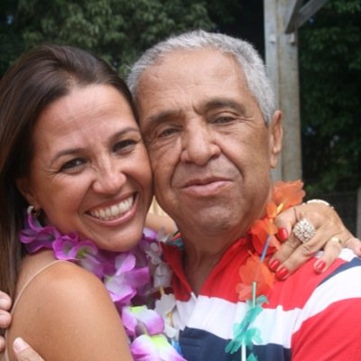 Sou casada tenho 2 filhos, sou Mundo Novo e Canção Nova.