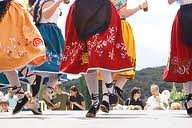 Grupo folclórico de Danzas y Paloteos. Moncalvillo de Huete (Cuenca) Contrataciones: 627 41 24 49. E-mail: danzasypaloteosdemoncalvillo@hotmail.com